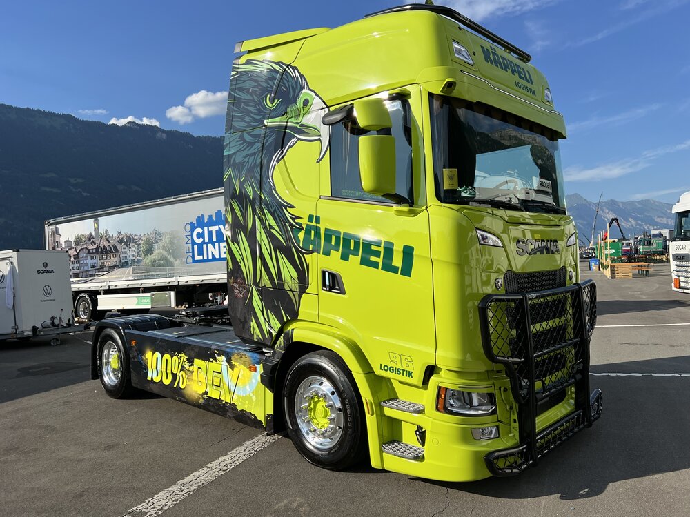 Tekno Tekno Scania NGS BEV 4x2 with 3-axle reefer trailer KAEPPELI