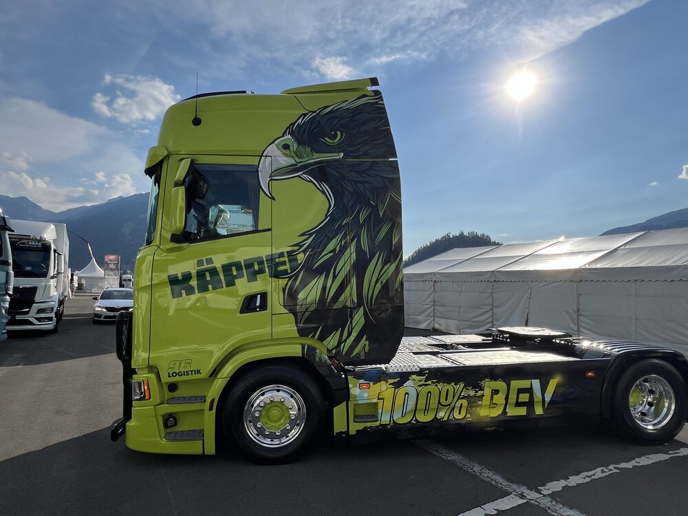 Tekno Tekno Scania NGS BEV 4x2 with 3-axle reefer trailer KAEPPELI