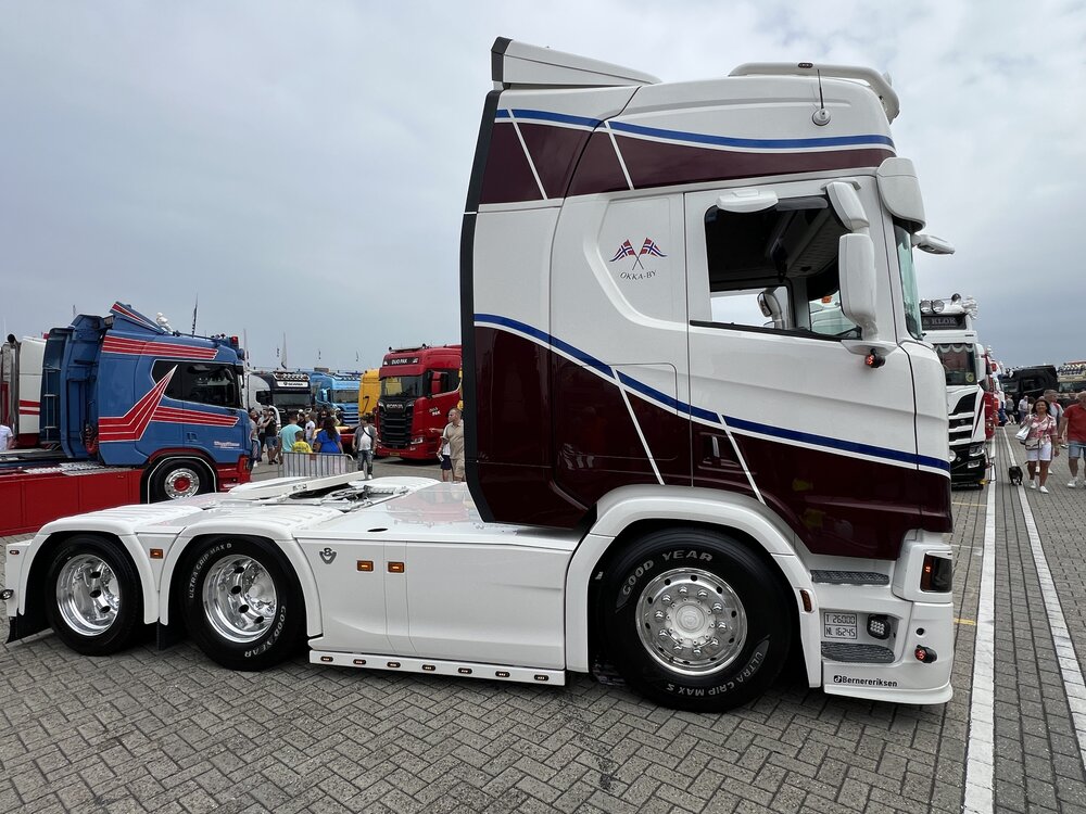 Tekno Tekno Scania NGR Highline 6x2 met 3-as zeiloplegger HAKULL - THOR BJORN OSTERHUS