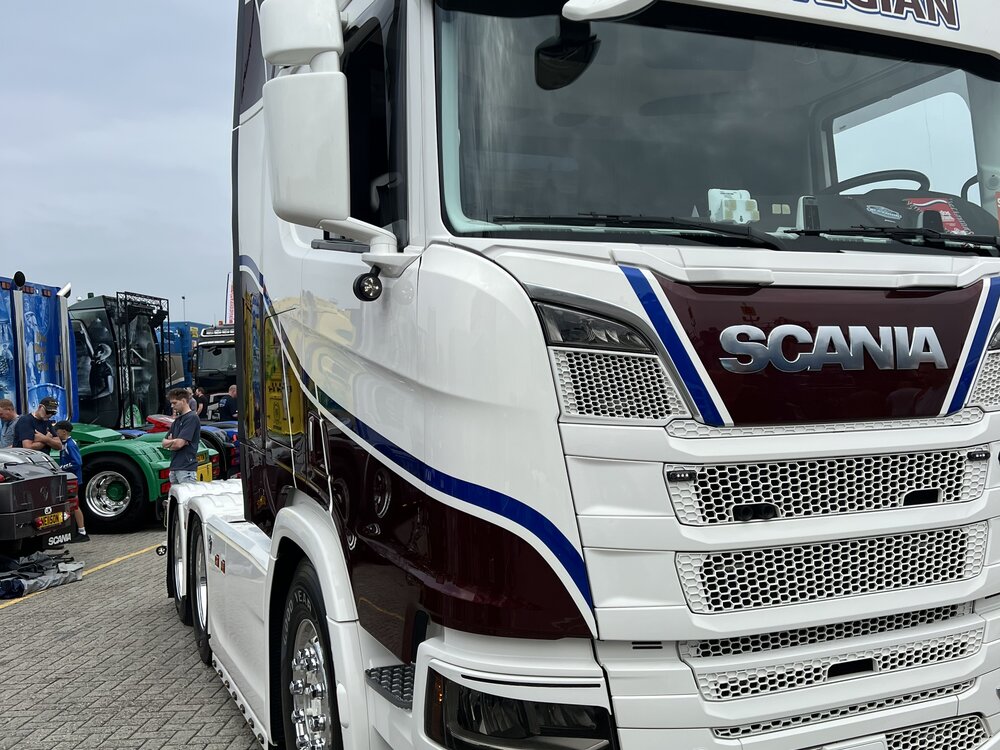 Tekno Tekno Scania NGR Highline 6x2 with 3-axle curtainside trailer HAKULL - THOR BJORN OSTERHUS