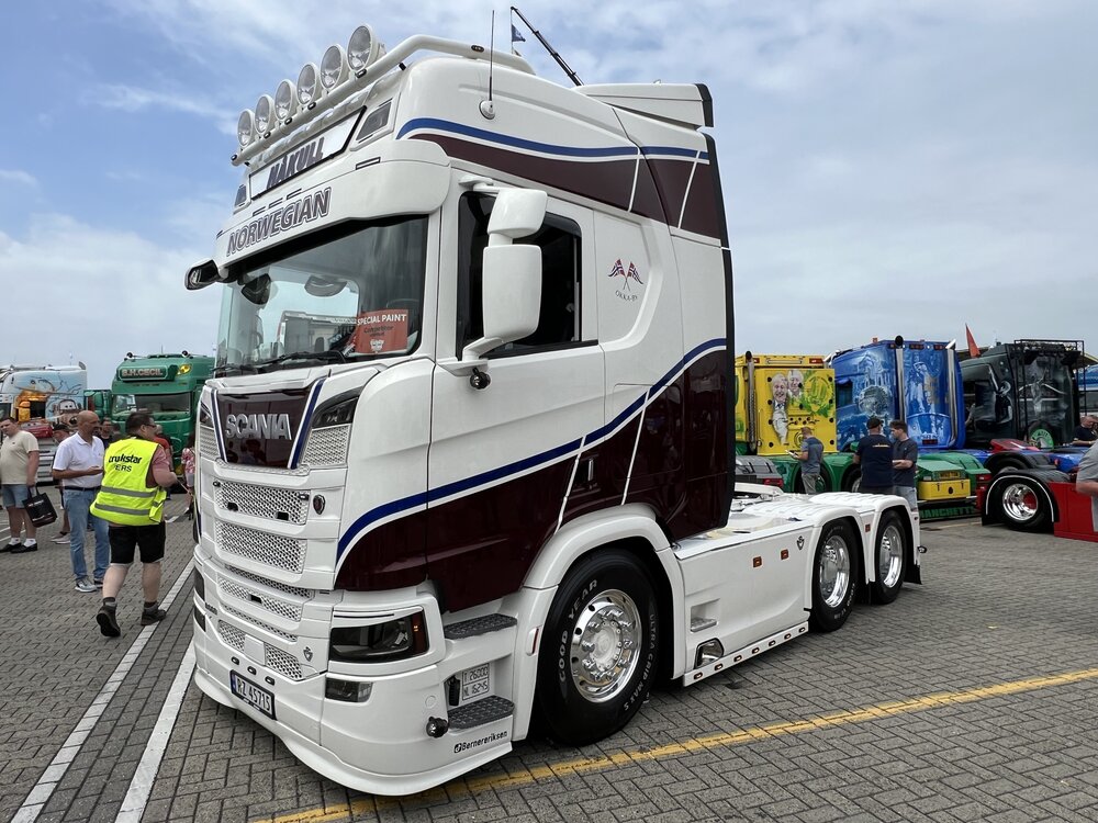 Tekno Tekno Scania NGR Highline 6x2 met 3-as zeiloplegger HAKULL - THOR BJORN OSTERHUS