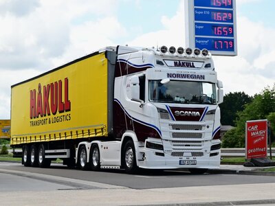 Tekno Tekno Scania NGR Highline 6x2 met 3-as zeiloplegger HAKULL - THOR BJORN OSTERHUS