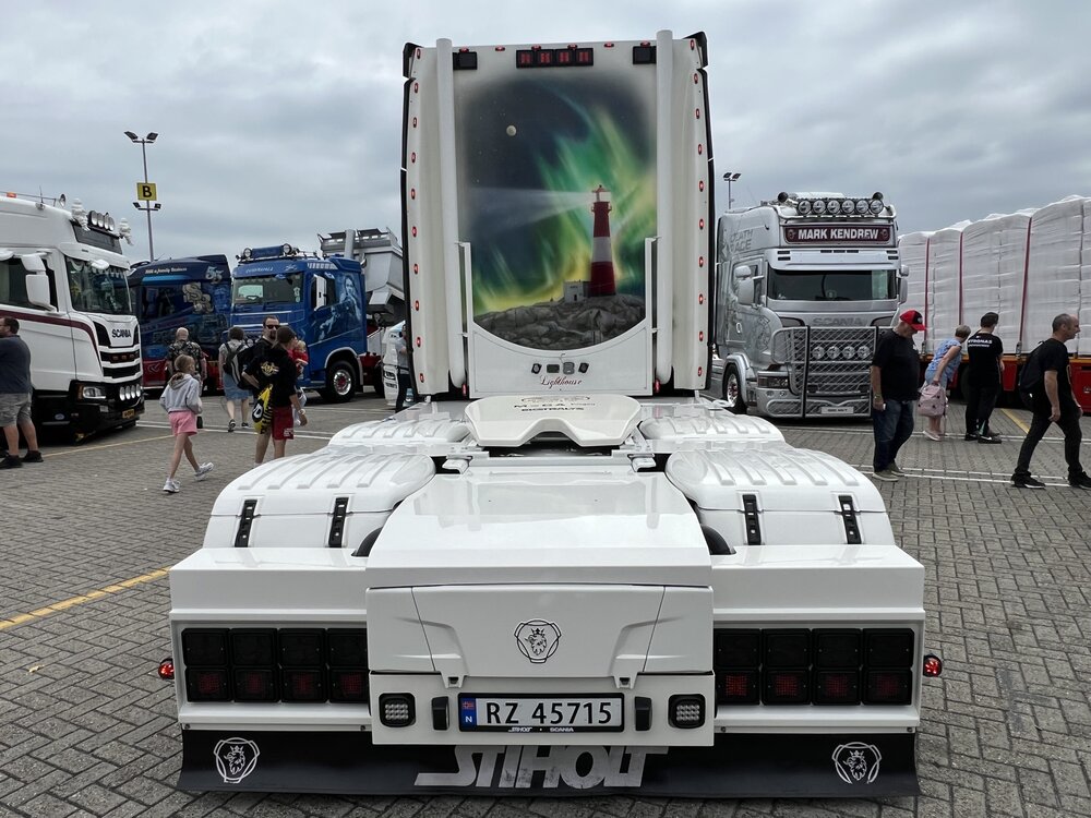 Tekno Tekno Scania NGR Highline 6x2 met 3-as zeiloplegger HAKULL - THOR BJORN OSTERHUS