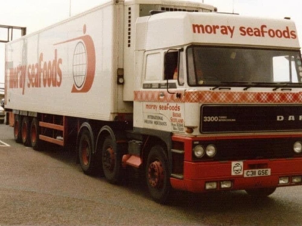 WSI WSI DAF 3300 Space Cab 6x2 met 3-as classic koeloplegger MORAY SEAFOOD Buckie Scotland