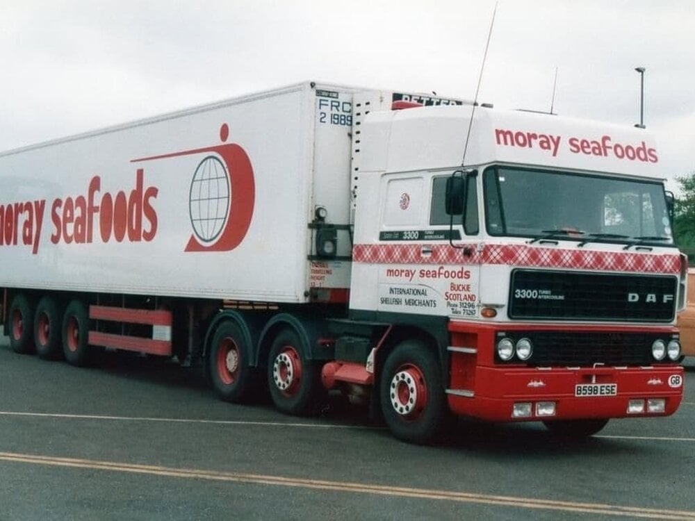 WSI WSI DAF 3300 Space Cab 6x2 met 3-as classic koeloplegger MORAY SEAFOOD Buckie Scotland