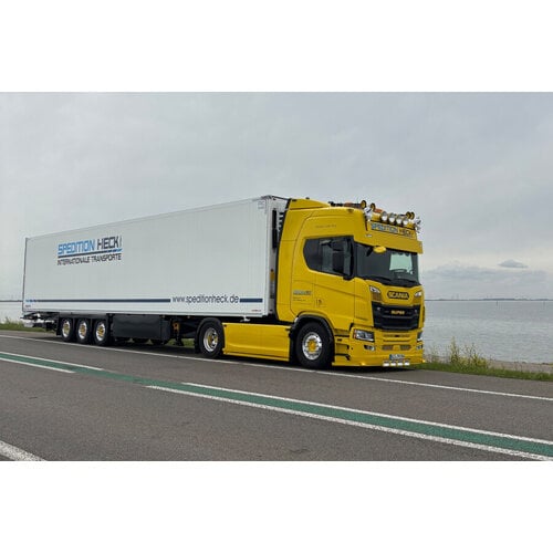 WSI WSI Scania R Highline 4x2 with 3-axle reefer trailer  HECK