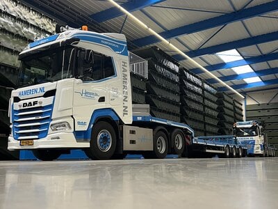Tekno Tekno DAF XF 6x2 sleepas trekker met 3-assige semi dieplader VAN HAMEREN