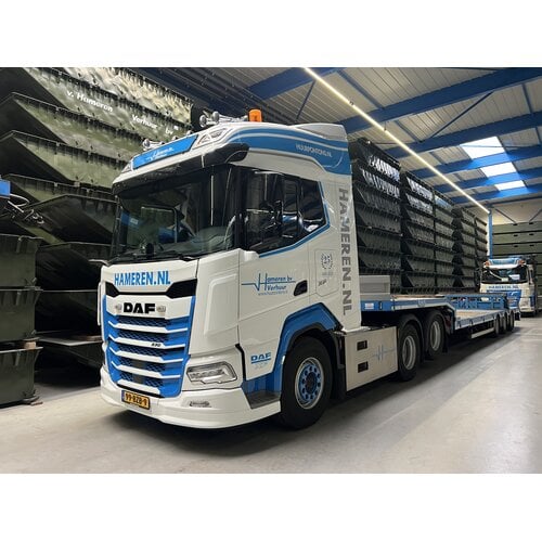 Tekno Tekno DAF XF 6x2 sleepas trekker met 3-assige semi dieplader VAN HAMEREN