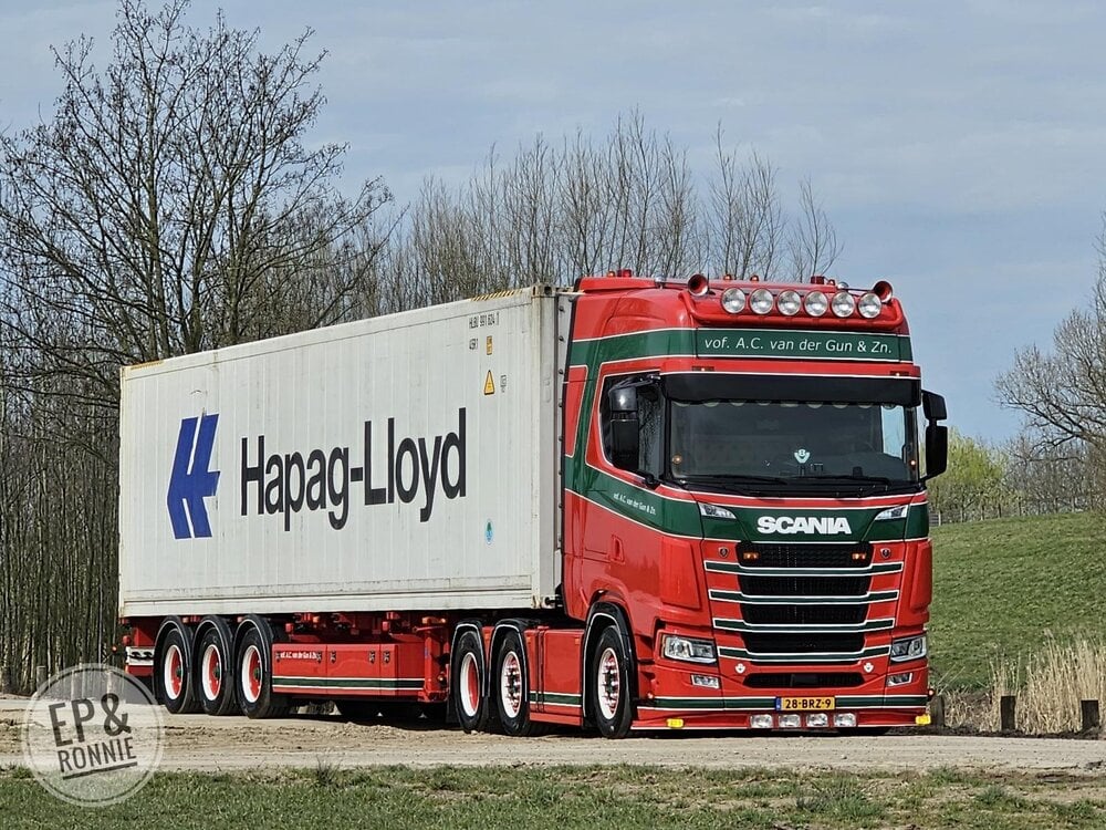 Tekno Tekno Scania NGS Highline 6x2 met 3-assige containertrailer en 40ft hc reefer A.C. VAN DER GUN