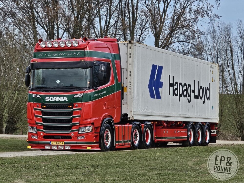Tekno Tekno Scania NGS Highline 6x2 met 3-assige containertrailer en 40ft hc reefer A.C. VAN DER GUN