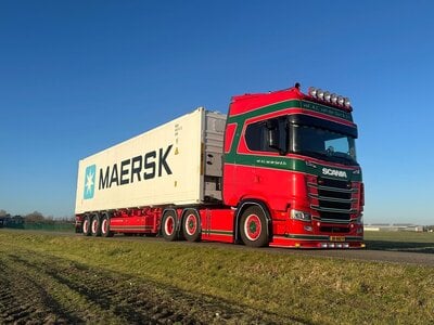 Tekno Tekno Scania NGS Highline 6x2 with 3-axle containertrailer + 40ft hc reefer A.C. VAN DER GUN