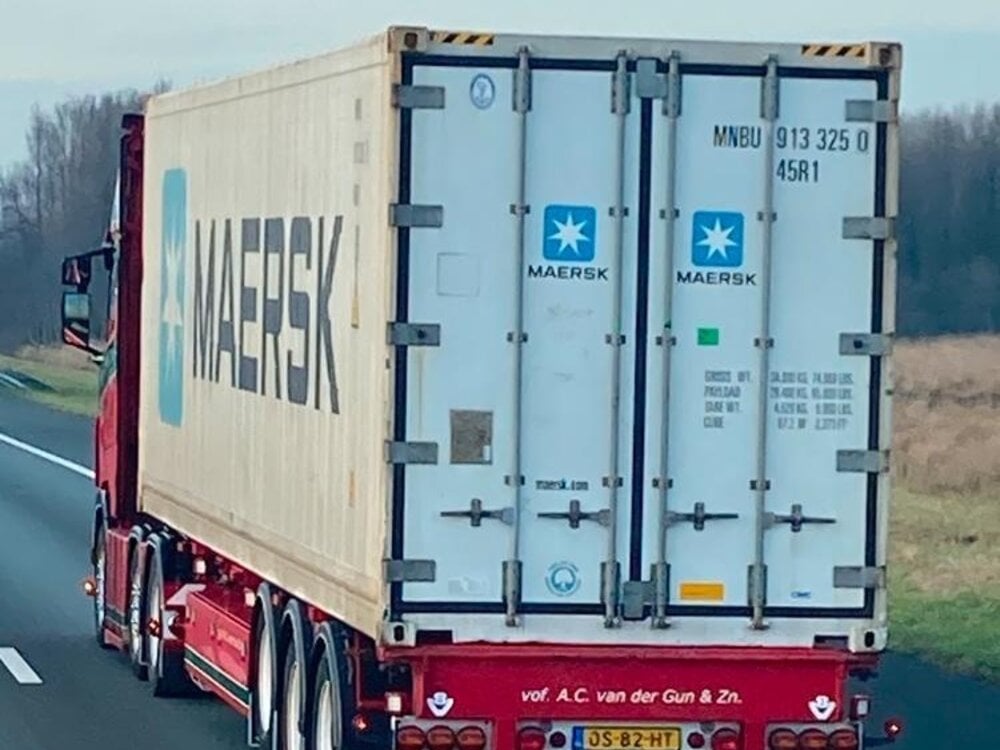 Tekno Tekno Scania NGS Highline 6x2 met 3-assige containertrailer en 40ft hc reefer A.C. VAN DER GUN
