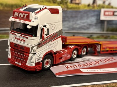 WSI WSI Volvo FH5 6x2 + 4-axle lowloader KNT Shotts Scotland