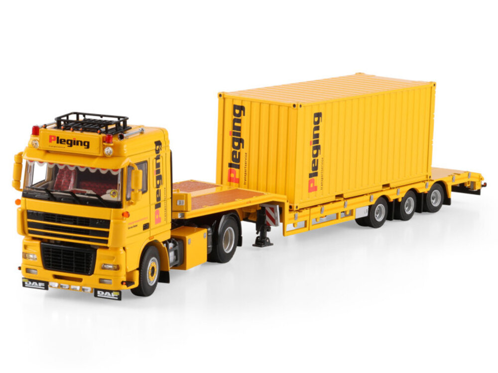 WSI WSI DAF XF 95 Space Cab 4x2  met 3-assige dieplader + 20ft container PLEGING