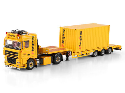 WSI WSI DAF XF 95 Space Cab 4x2  met 3-assige dieplader + 20ft container PLEGING