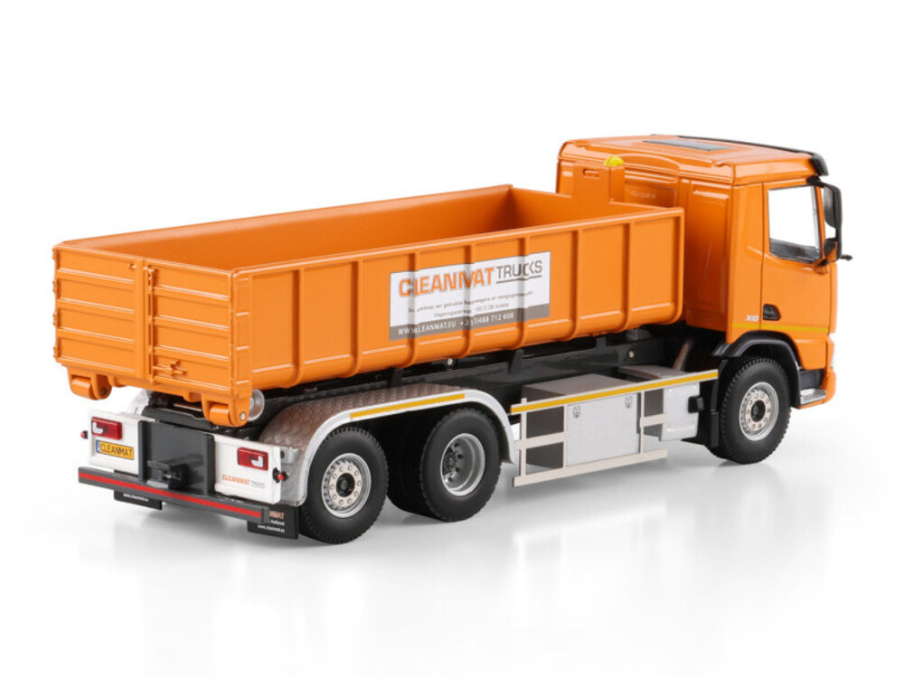 WSI WSI Daf XD DL 6x2 motorwagen met haakarm systeem + 15m3 container CLEANMAT TRUCKS