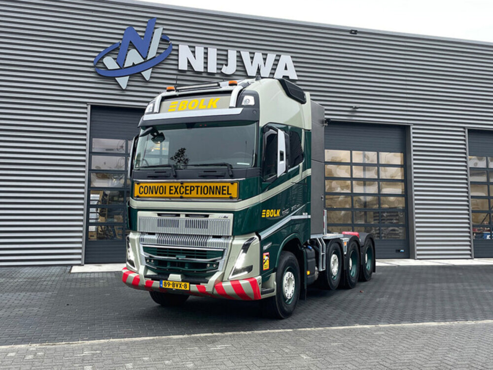 WSI WSI Volvo FH5 Globetrotter XL 8x4 with 7-axle wind mill trailer + 4-axle dolly BOLK