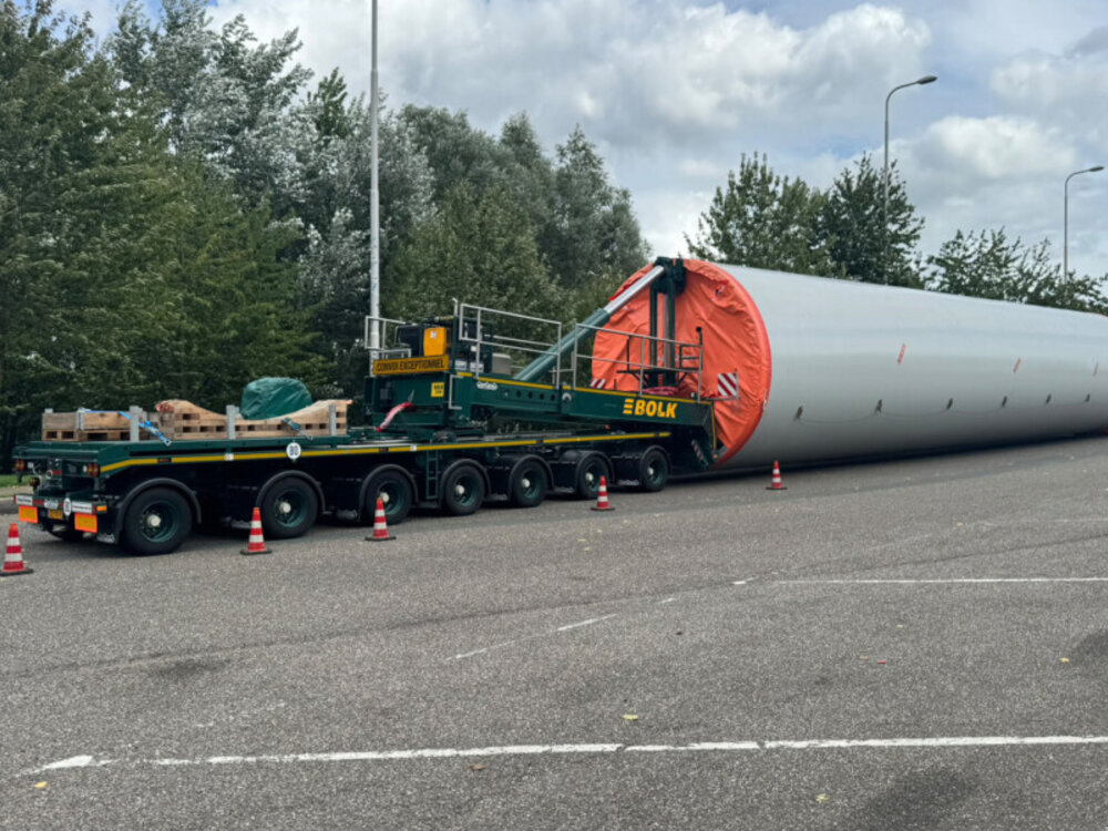 WSI WSI Volvo FH5 Globetrotter XL 8x4 with 7-axle wind mill trailer + 4-axle dolly BOLK