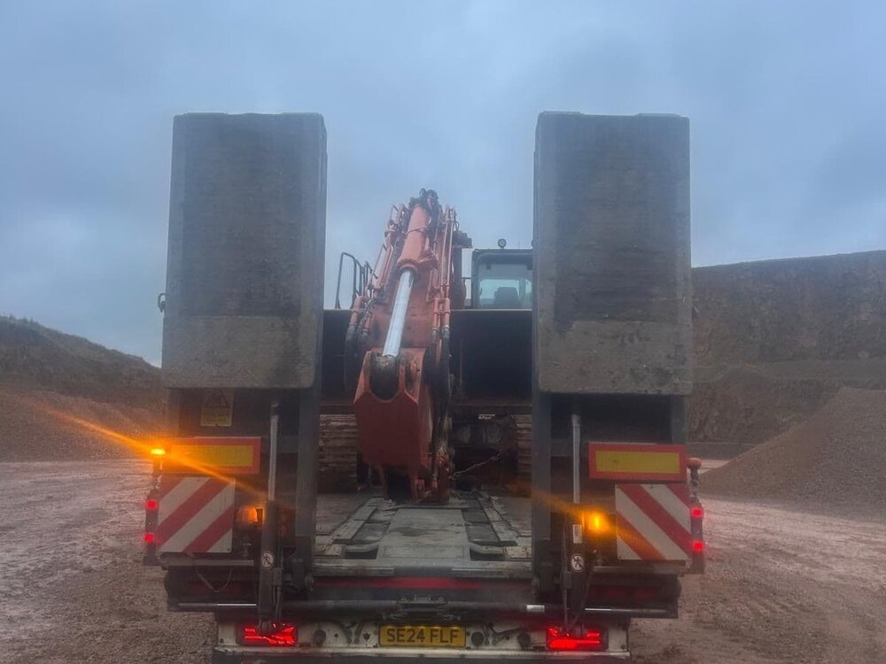 WSI WSI Volvo FH05 6x2 + 4-axle lowbed trailer K.T.  MONTGOMERY SCOTLAND