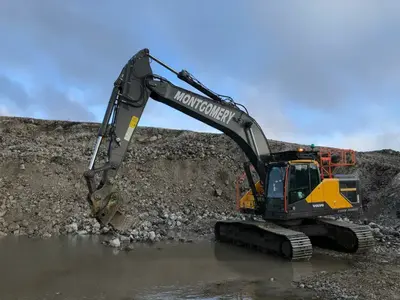 WSI WSI Volvo EC220D graafmachine  K.T. MONTGOMERY