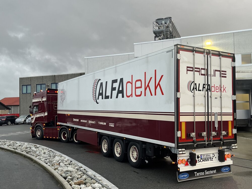 Tekno Tekno Scania 164G-580 Topline met 3-assige koeloplegger PROLINE