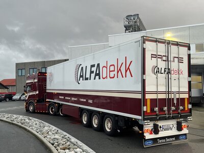 Tekno Tekno Scania 164G-580 Topline met 3-assige koeloplegger PROLINE