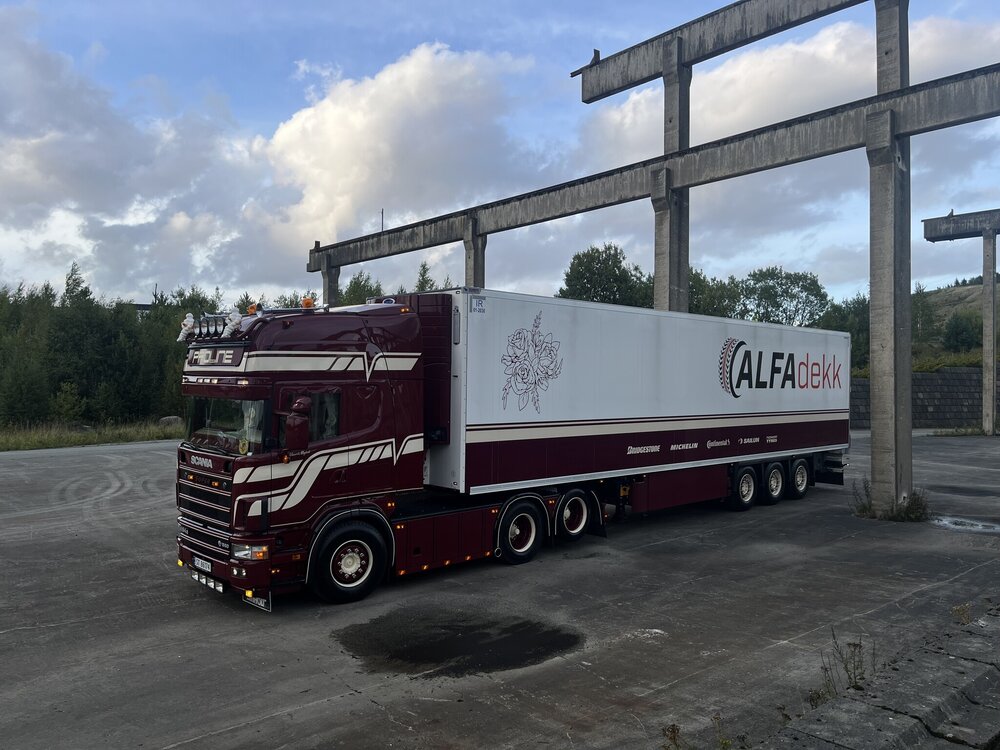 Tekno Tekno Scania 164G-580 Topline met 3-assige koeloplegger PROLINE
