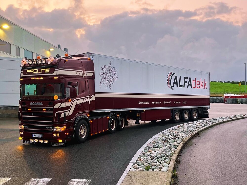 Tekno Tekno Scania 164G-580 Topline met 3-assige koeloplegger PROLINE