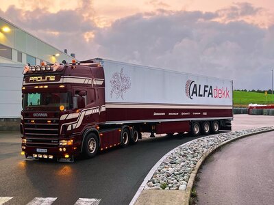 Tekno Tekno Scania 164G-580 Topline met 3-assige koeloplegger PROLINE