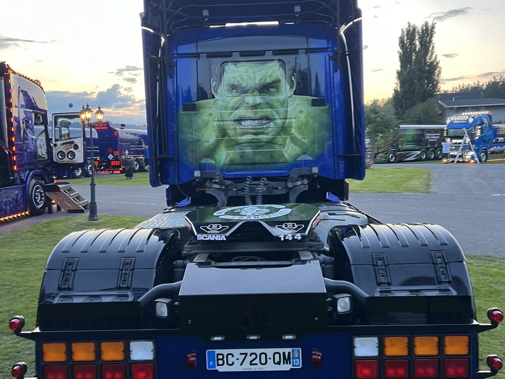 Tekno Tekno Scania 4-serie Torpedo 4x2 GARAGE DU MIDI "SUPERHEROES"