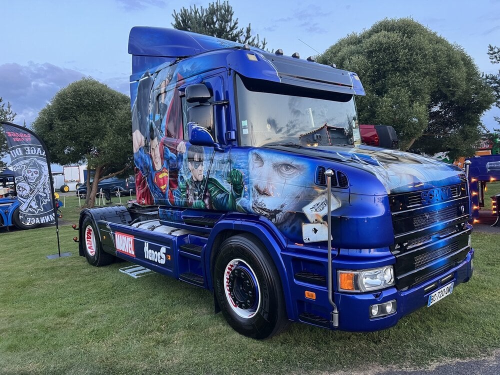 Tekno Tekno Scania 4-serie Torpedo 4x2 GARAGE DU MIDI "SUPERHEROES"