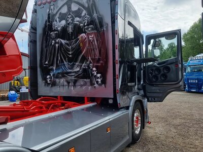 Tekno Tekno Scania Next Gen R-Highline 8x4 haakarm met asfaltcontainer THIZ