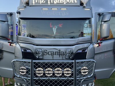 Tekno Tekno Scania Next Gen R-Highline 8x4 haakarm met asfaltcontainer THIZ