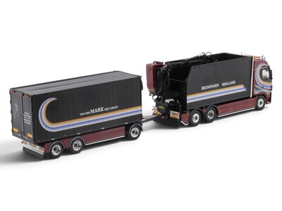 Tekno Tekno Volvo FH03 Globetrotter motor wagen met laadkraan + 3-as oplegger mestcombi PARTICK VAN DER MARK