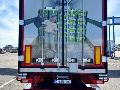 Tekno Tekno Mercedes-Benz Actros ProCabin 4x2 with 3-axle reefer trailer TVX