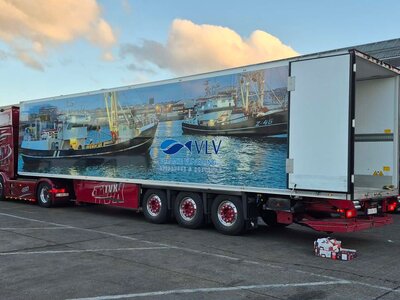 Tekno Tekno Mercedes-Benz Actros ProCabin 4x2 with 3-axle reefer trailer TVX