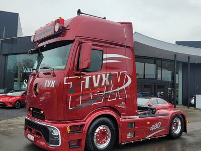 Tekno Tekno Mercedes-Benz Actros ProCabin 4x2 with 3-axle reefer trailer TVX