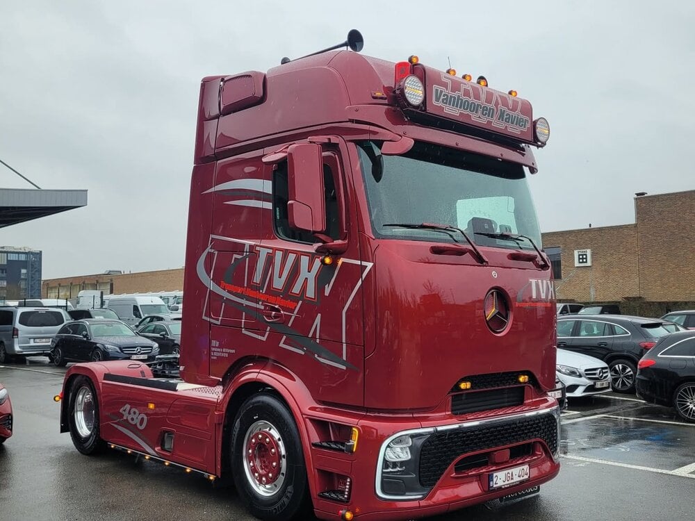 Tekno Tekno Mercedes-Benz Actros ProCabin 4x2 met 3-assige koeloplegger TVX