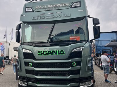 Tekno Tekno Scania NGR Highline 6x2 voorloper HALLENGREEN