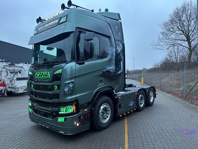Tekno Tekno Scania NGR Highline 6x2 voorloper HALLENGREEN