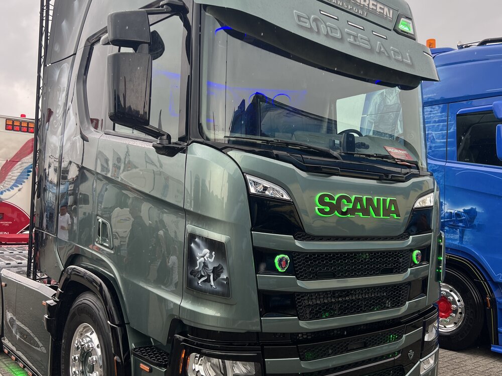 Tekno Tekno Scania NGR Highline 6x2 voorloper HALLENGREEN