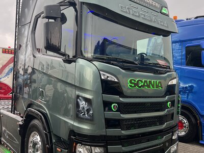 Tekno Tekno Scania NGR Highline 6x2 voorloper HALLENGREEN