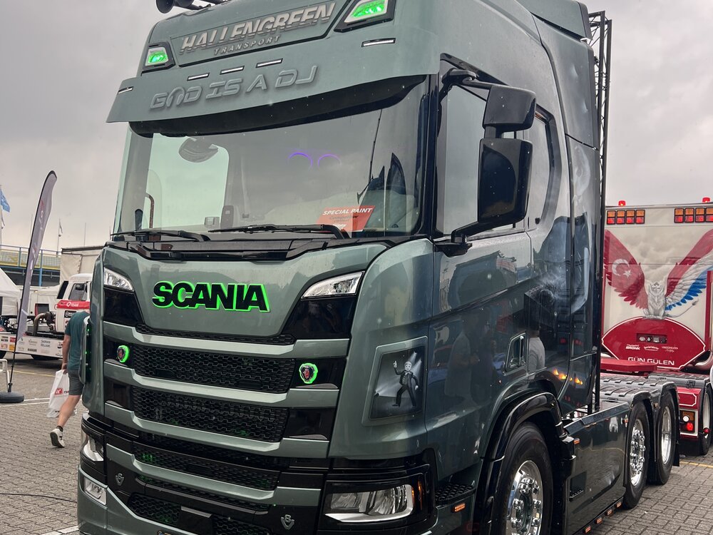 Tekno Tekno Scania NGR Highline 6x2 voorloper HALLENGREEN