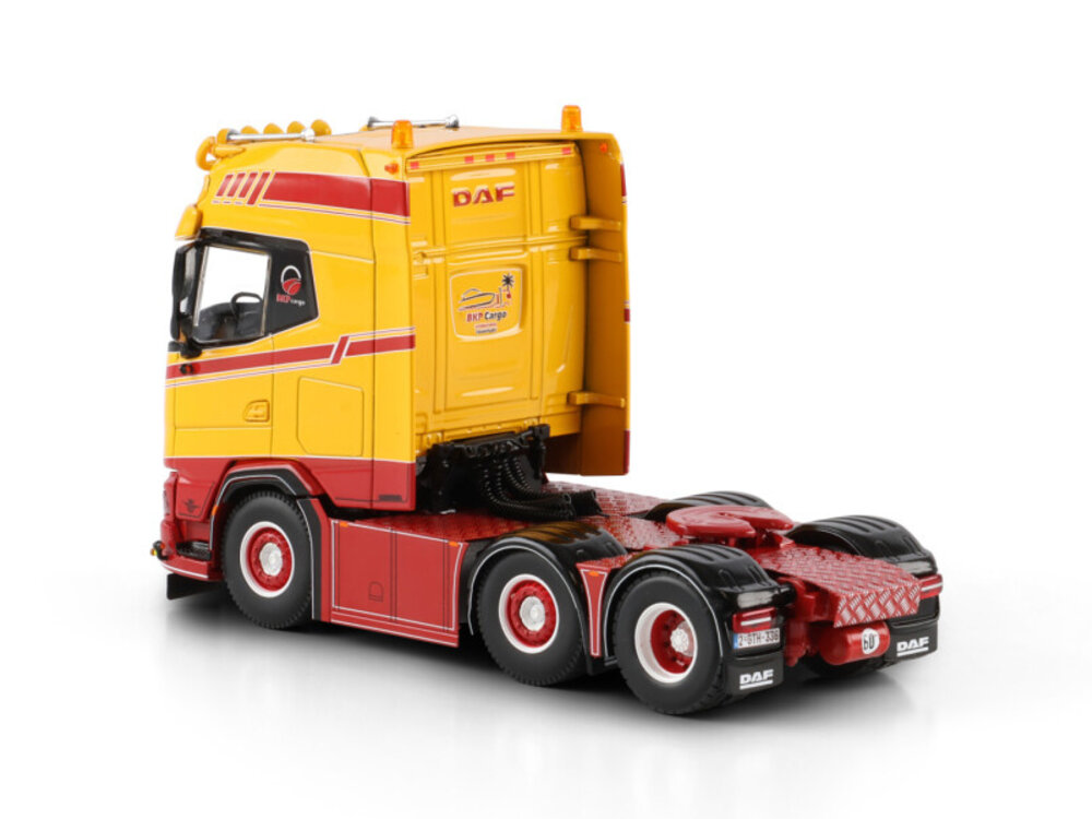 WSI WSI DAF XG+ 6x2 BKP CARGO