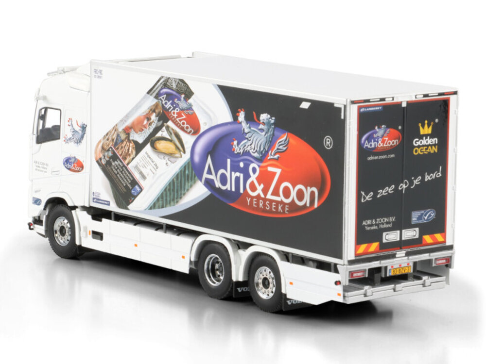 WSI WSI Volvo FH Aero Globetrotter 6x2 riged reefer truck ADRI & ZOON