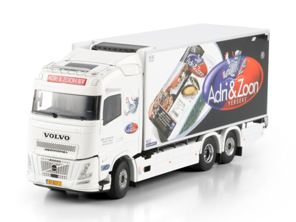 WSI WSI Volvo FH Aero Globetrotter 6x2 riged reefer truck ADRI & ZOON