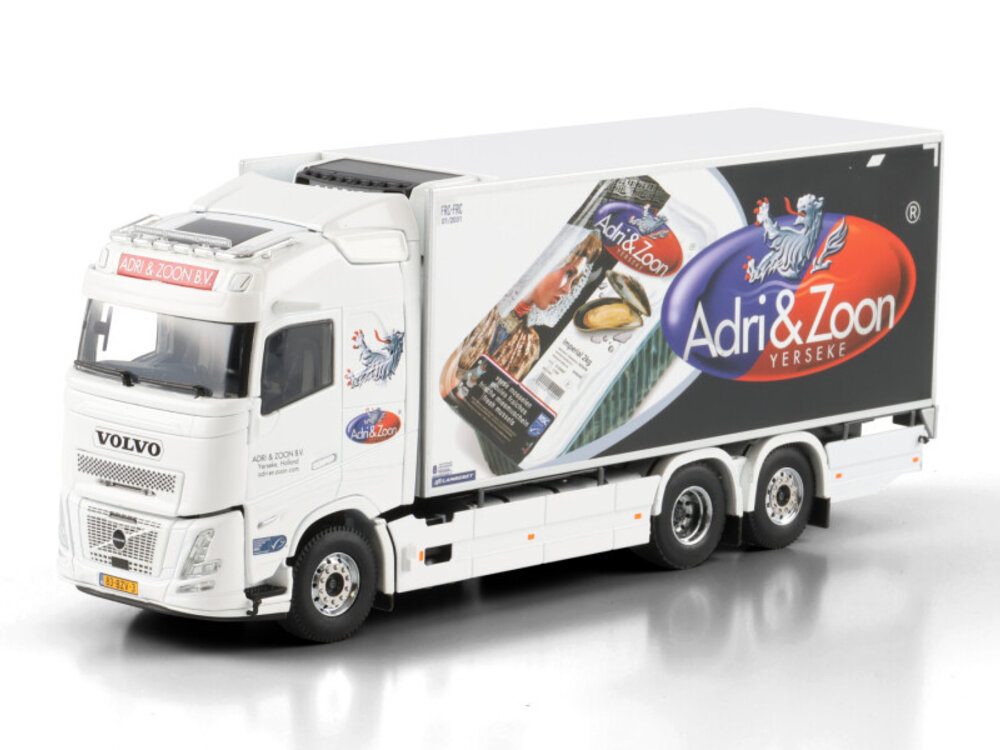 WSI WSI Volvo FH Aero Globetrotter 6x2 riged reefer truck ADRI & ZOON