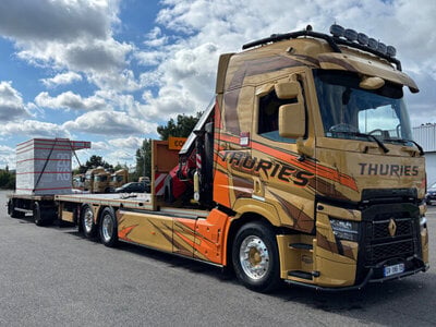 WSI WSI Renault trucks T EVO riged flatbed truck 6x2 with 2-axle flatbed trailer with palfinger PK 65002 SH+ jib THURIES