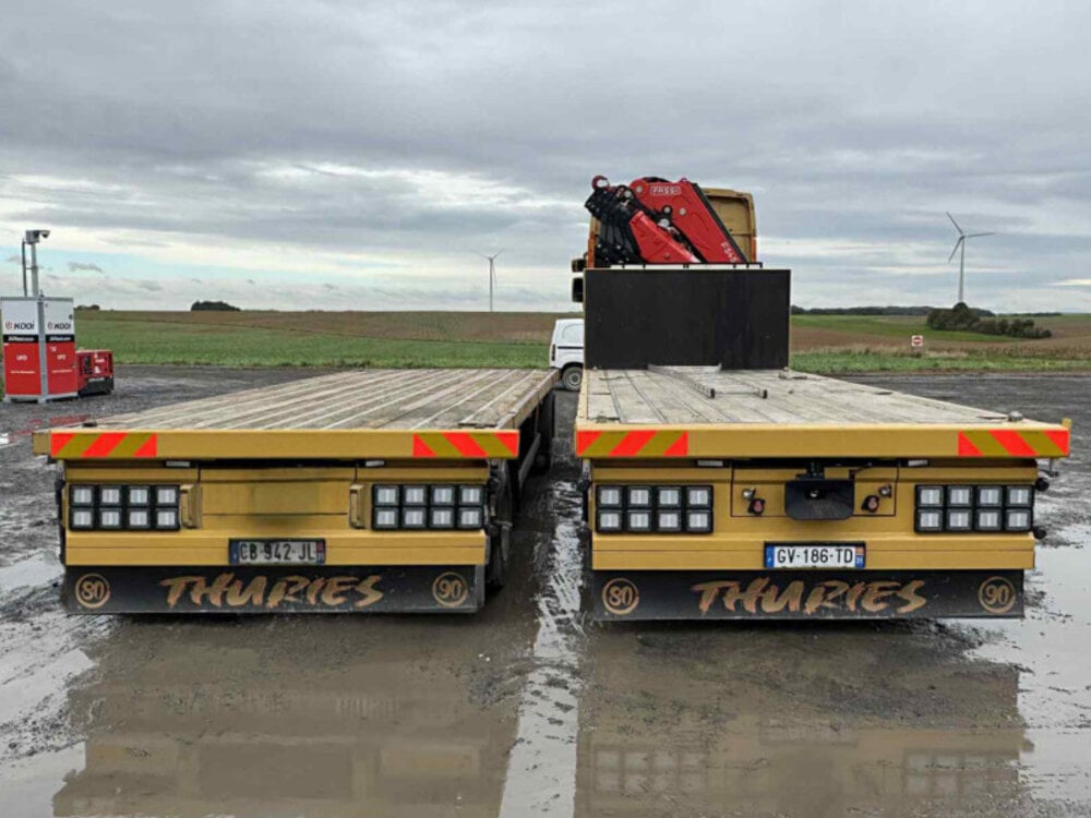 WSI WSI Renault trucks T EVO riged flatbed truck 6x2 with 2-axle flatbed trailer with palfinger PK 65002 SH+ jib THURIES