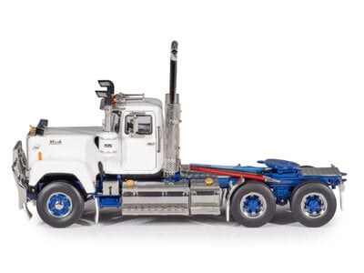 Drake models Drake Mack day cab series 1 WHITE/ BLUE